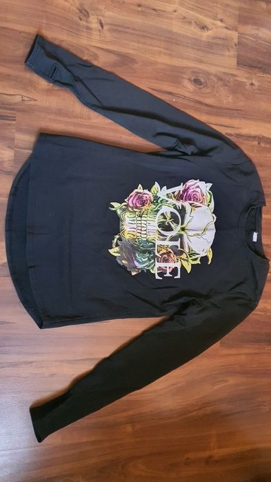 Bluza czarna M z motywem czaszki Stan bdb