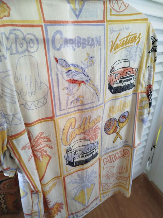 Camisa Bershka Tropical