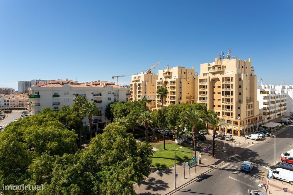 Apartamento T2 com terraço com 40m2 e parqeamento inserido num 6º anda