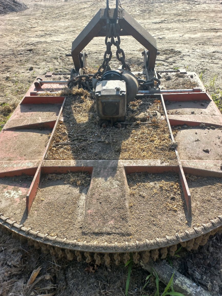 Vendo capinadeira agriduarte com 1.60m de largura
