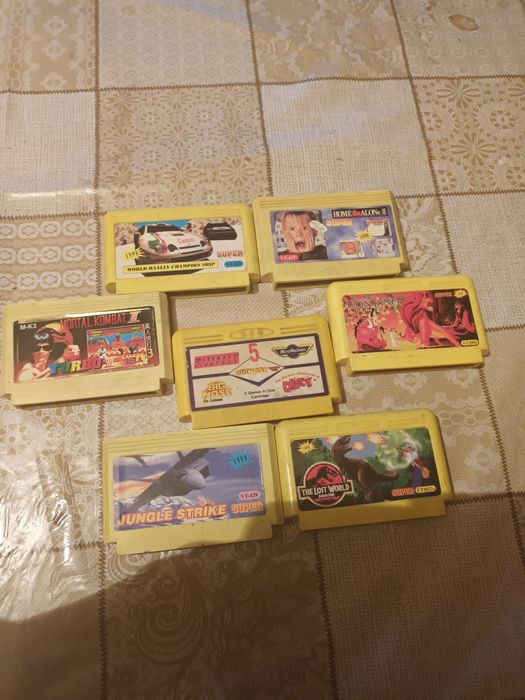 kartridże z grami takie jak na zdjeciach