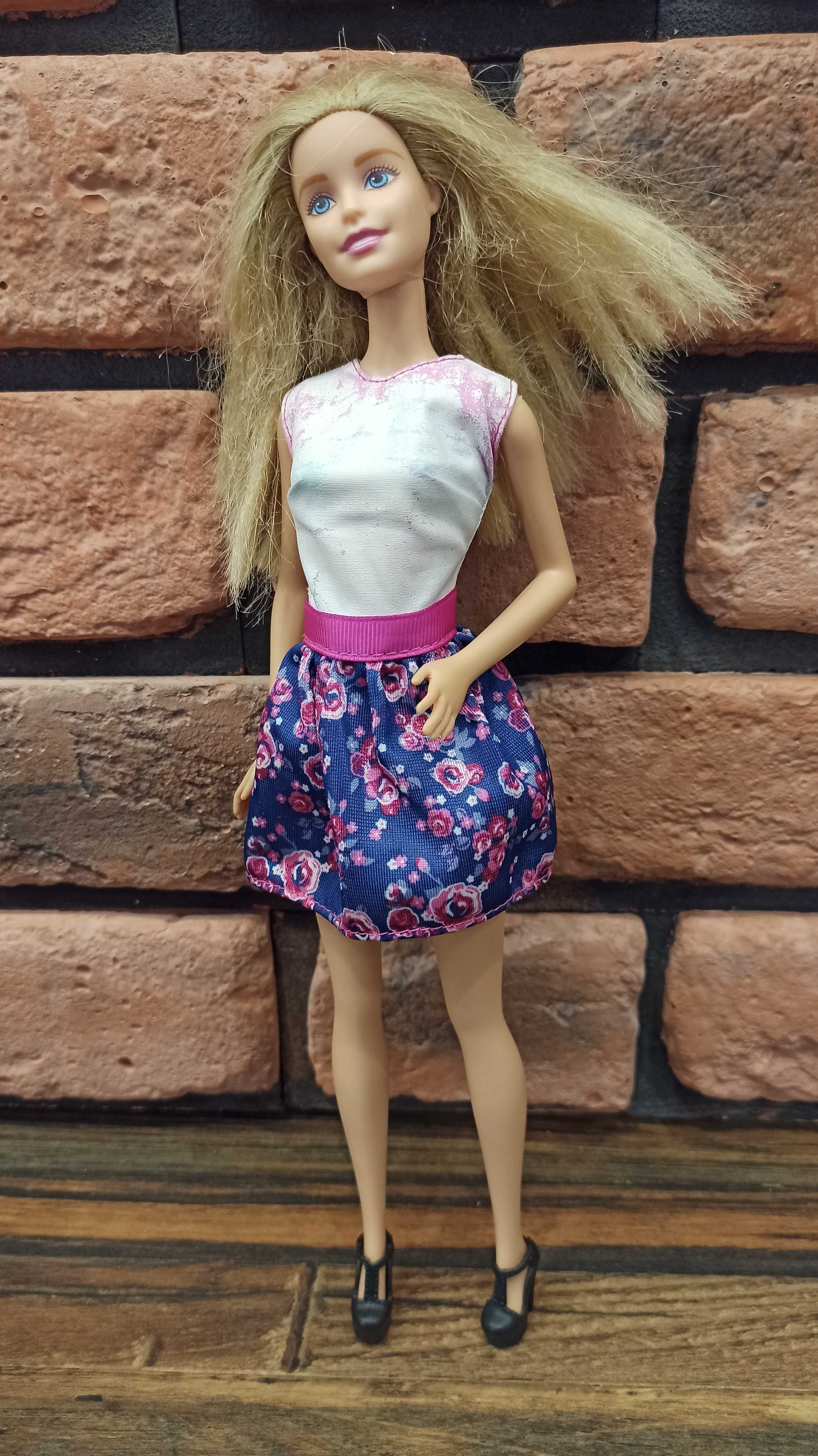 Lalka Barbie Mattel z pieskiem zmieniającym kolor