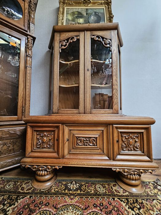 Rzeźbiona witryna serwantka na kulistych nogach #883 Stylowy Węgrów