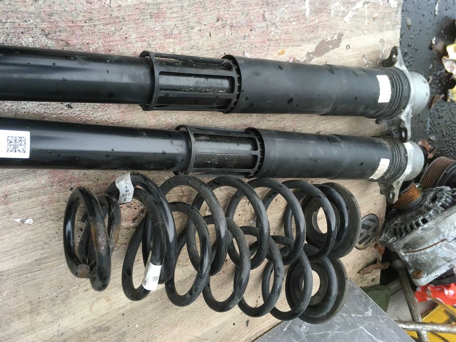 amortyzatory sprężyny tył lewe prawe zamek  octavia III kombi