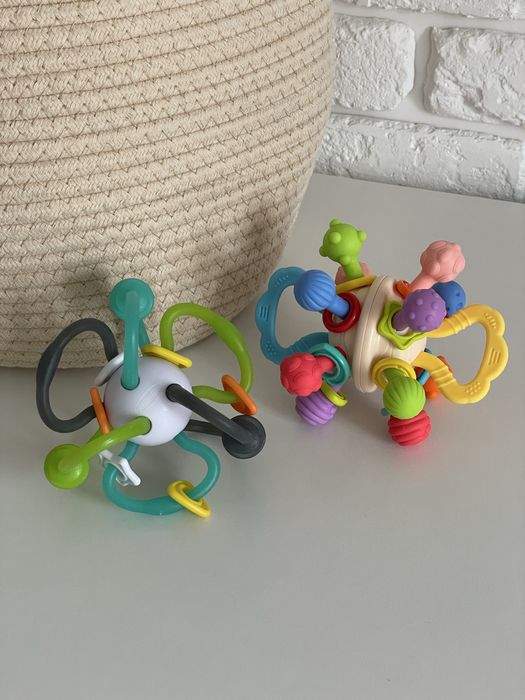 Розвивальні іграшки (сенсорний мʼячик, гнучке брязкальце)