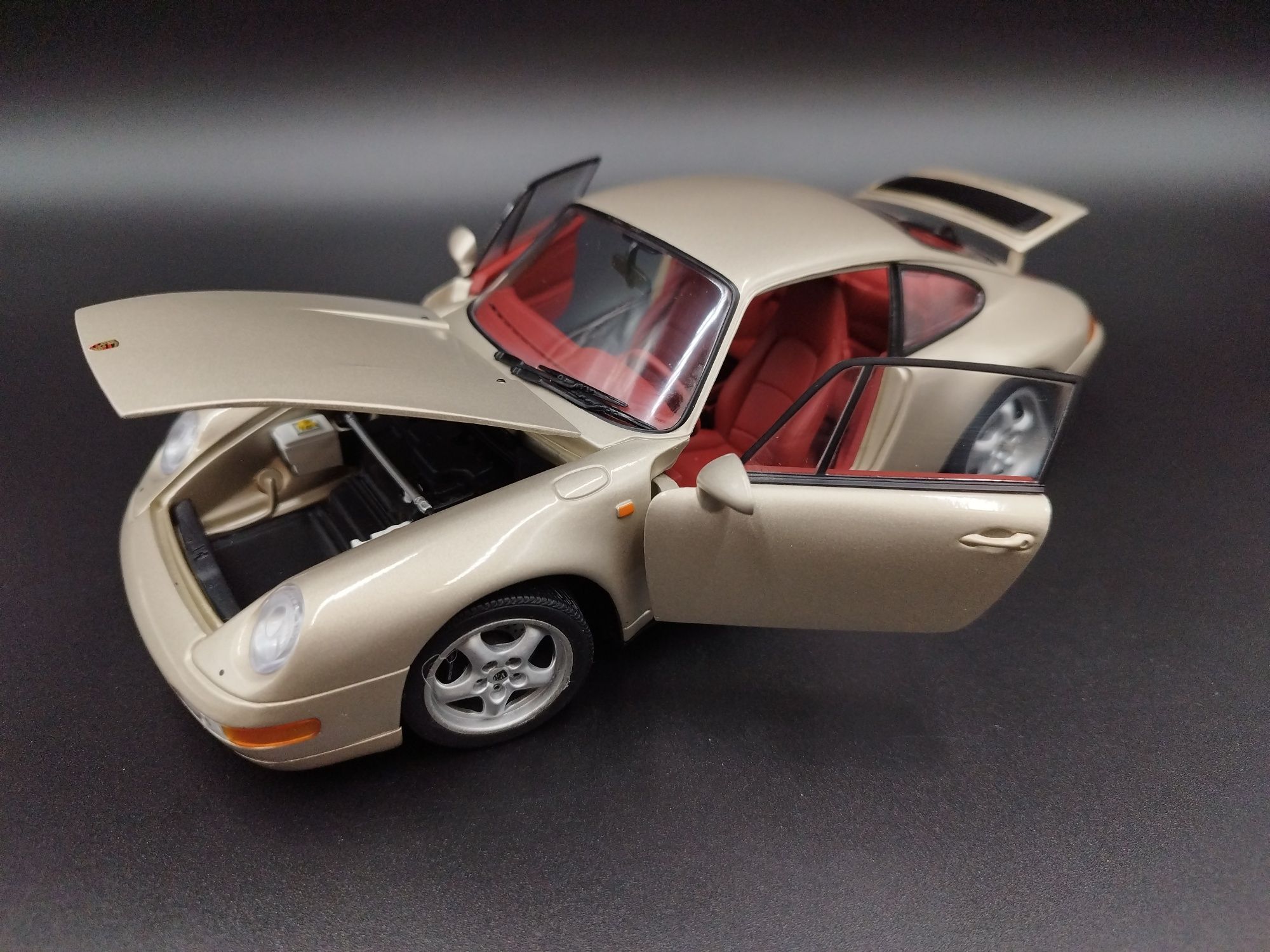 1:18 UT Models Porsche 911 (933) Carrera  model