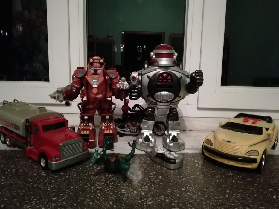 Роботы и другие игрушки