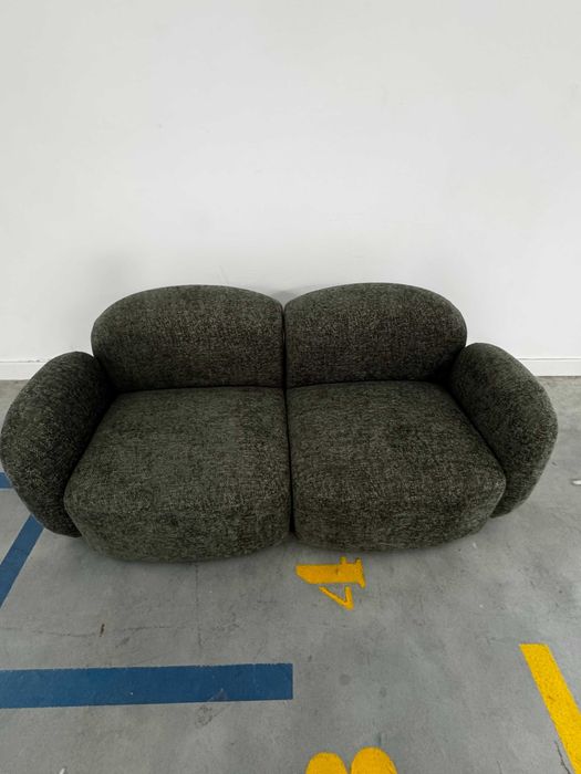 Nowoczesna sofa dwuosobowa