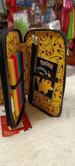Piórnik Pokemon z wyposażeniem