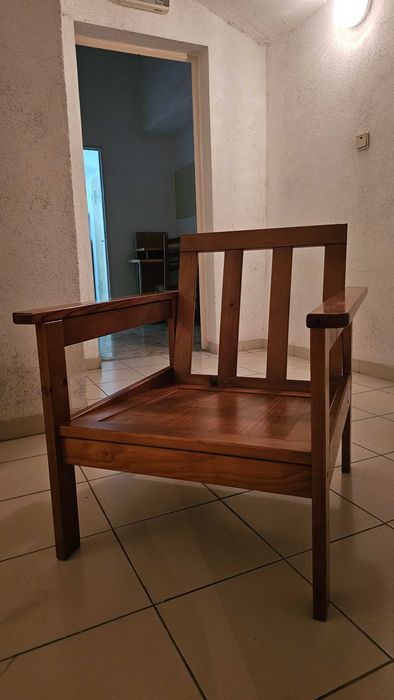 Cadeirão de madeira