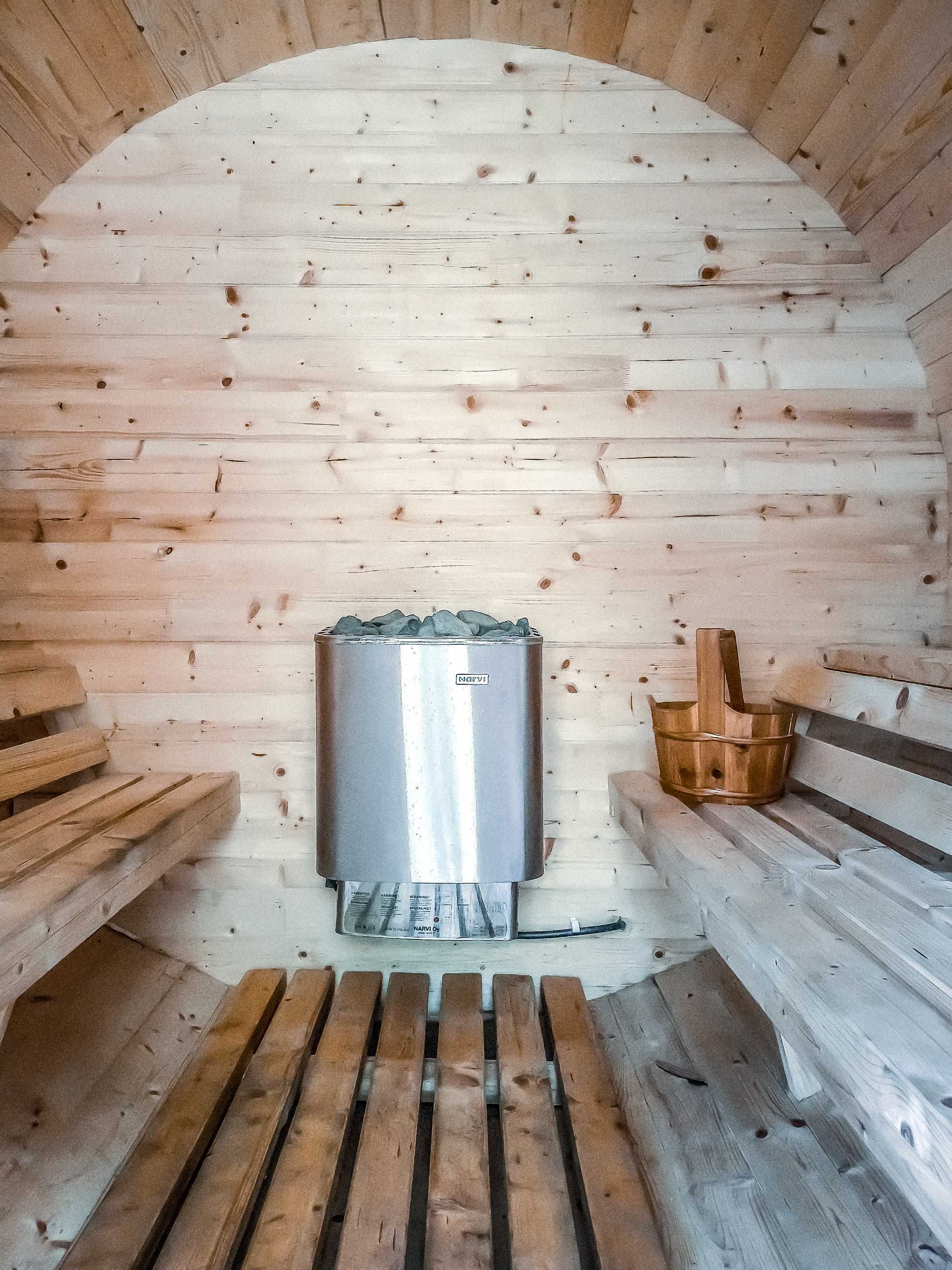 Domki letniskowe z kominkiem, jacuzzi i sauną.
