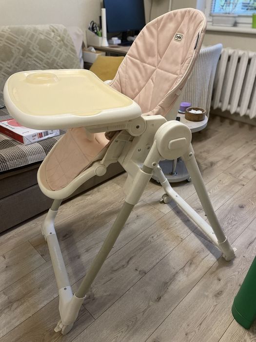 Дитячий стілець для годування