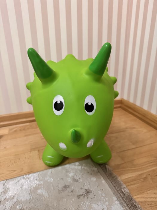 Динозавр стрибун новий