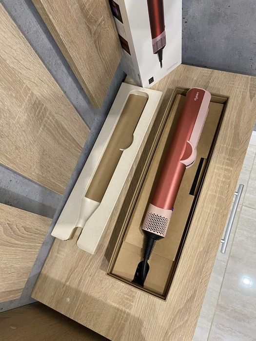 Вирівнювач Dyson Airstrait HT01