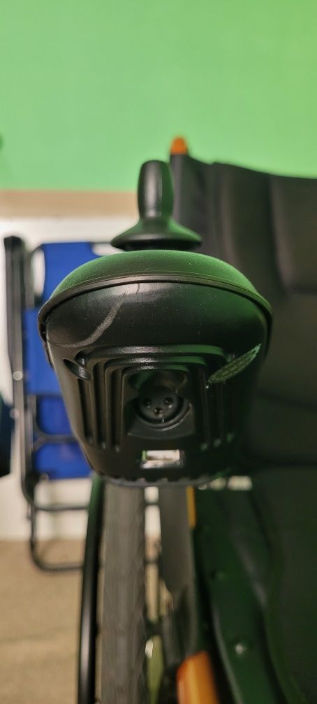Wózek inwalidzki elektryczny