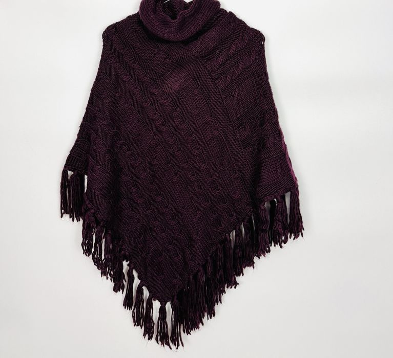 Śliwkowe poncho z golfem i frędzlami Warehouse oversize