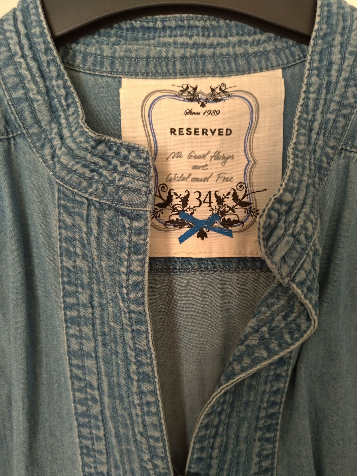 Sukienka jeansowa Reserved