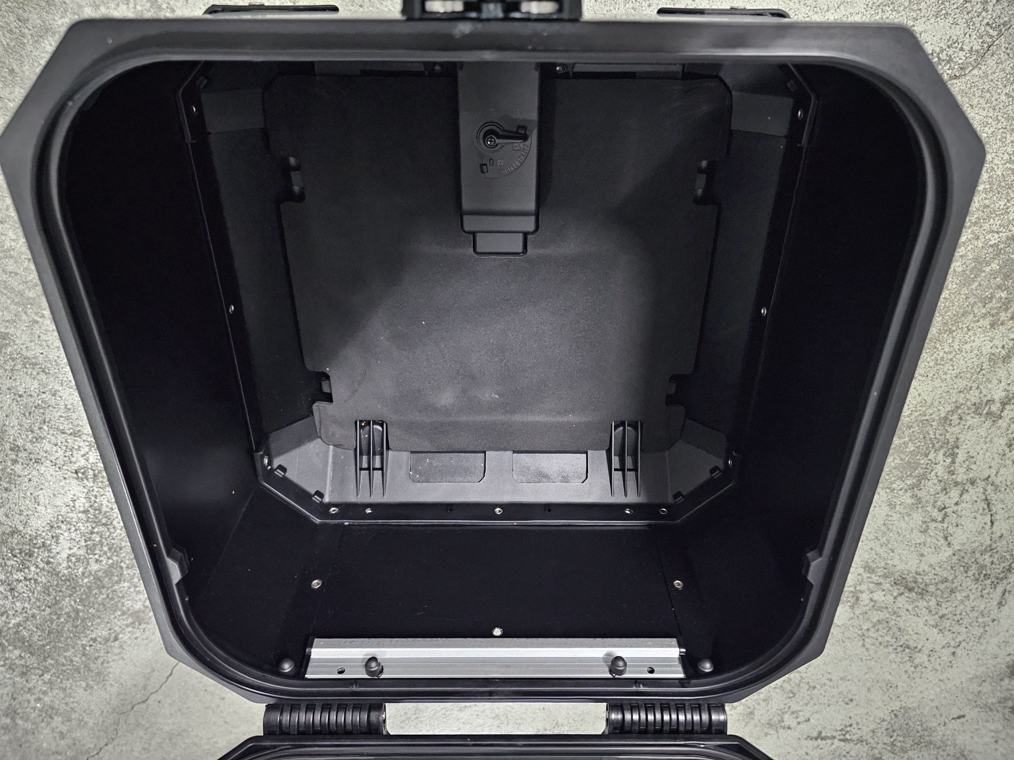 Top Case Givi Outback Evo Black 42lts + Acessorios