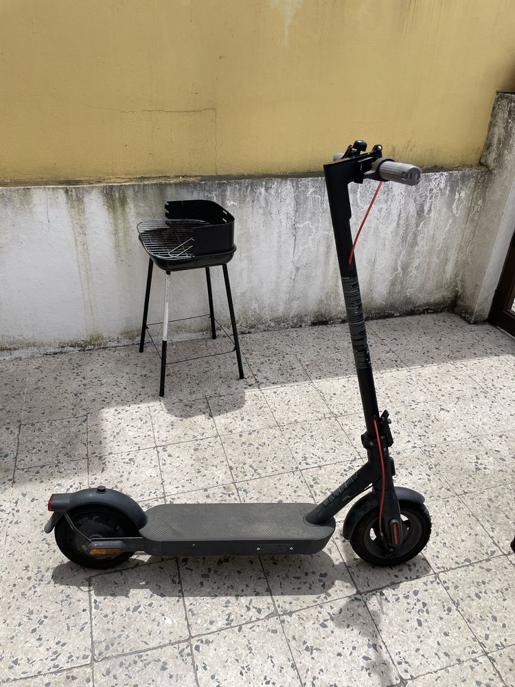 Trotinete Elétrica Xiaomi Mi Electric Scooter 4 Pro (Gen 2) Preta