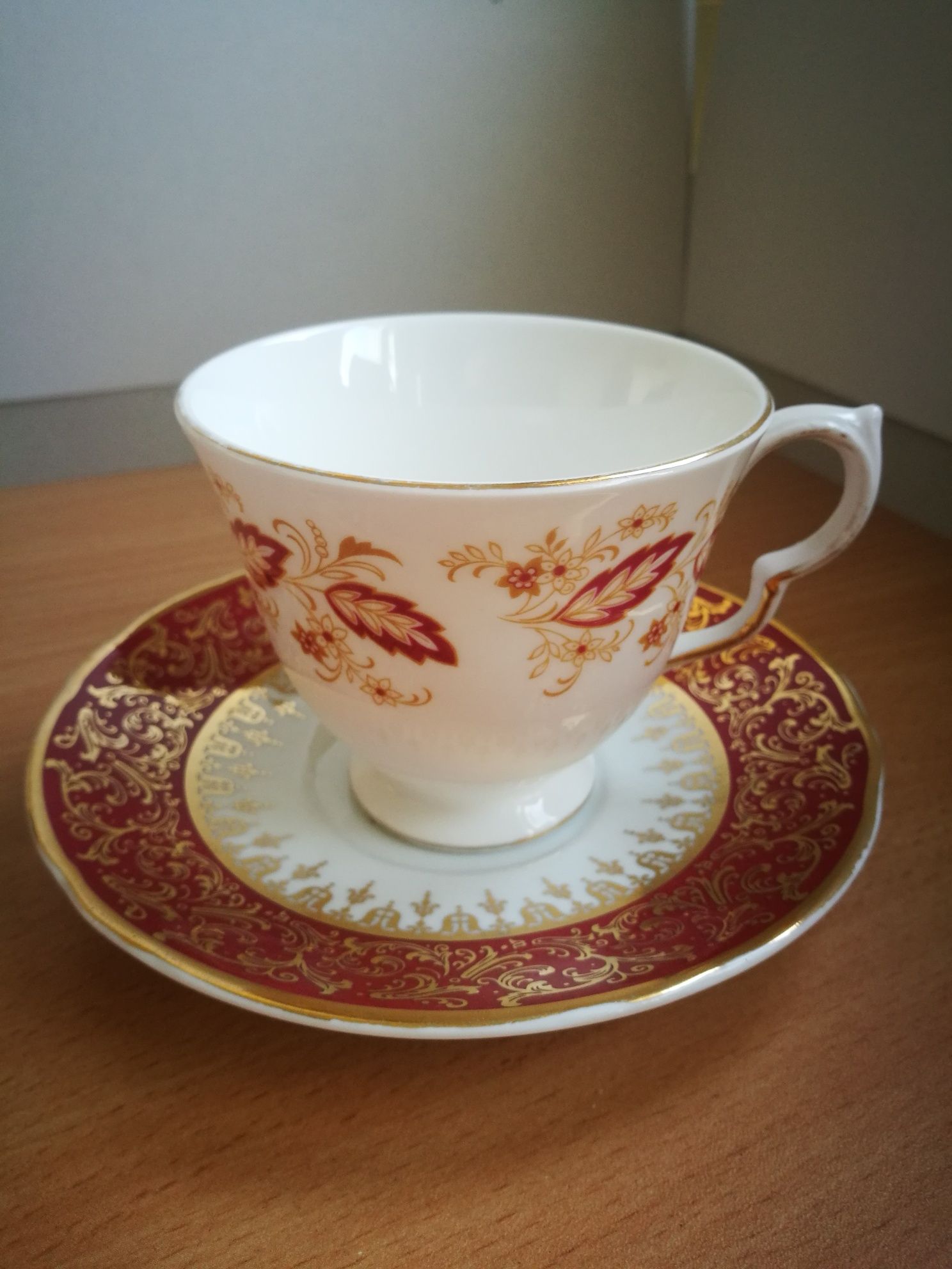 Oryginalna elegancka filiżanka porcelana