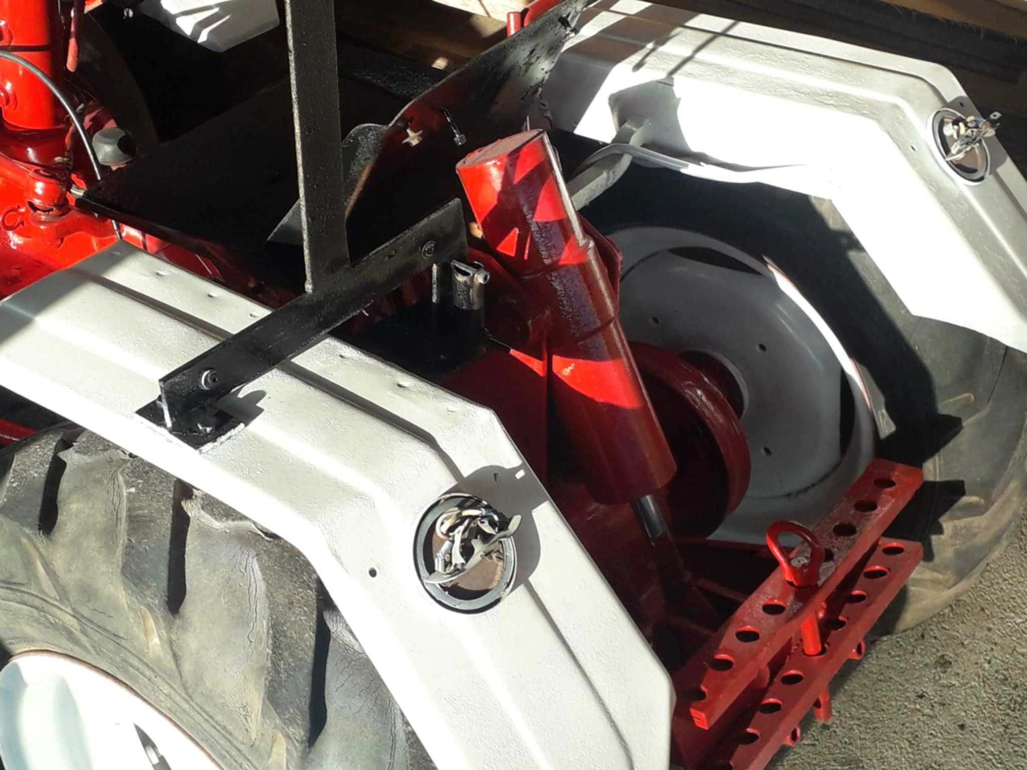 trator PASQUALI 956 603 em bom funcionamento 4x4 com alfaias