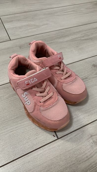 Продам кросівки для дівчинки