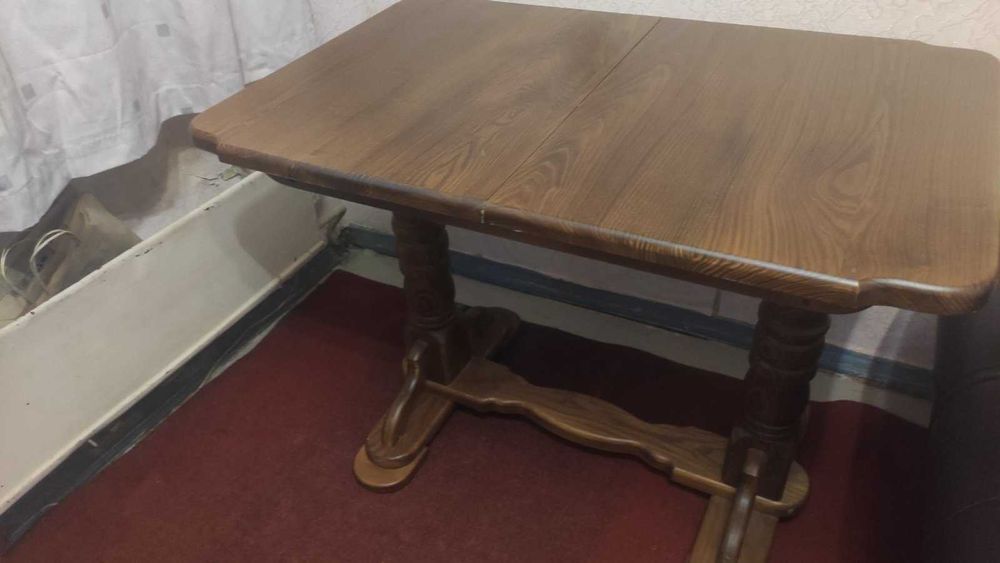 Стіл дерев'яний і 4 стільці