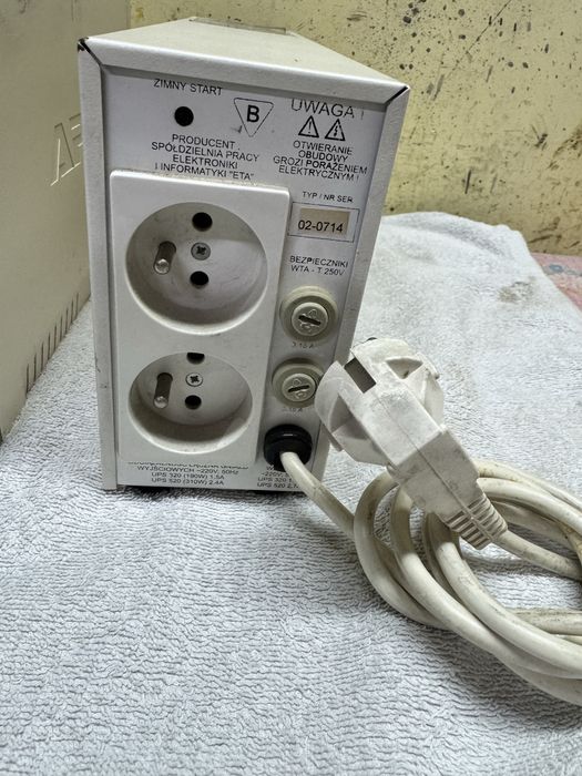 Zasilacz awaryjny, UPS -dwie sztuki, cena za komplet.