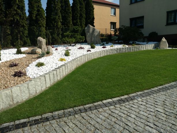 Ziemia humus przesiewany nasiona trawy siatka na krety kora sosnowa