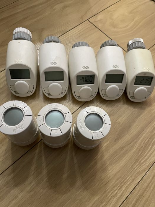 Głowice termostatyczne elektroniczne szt.