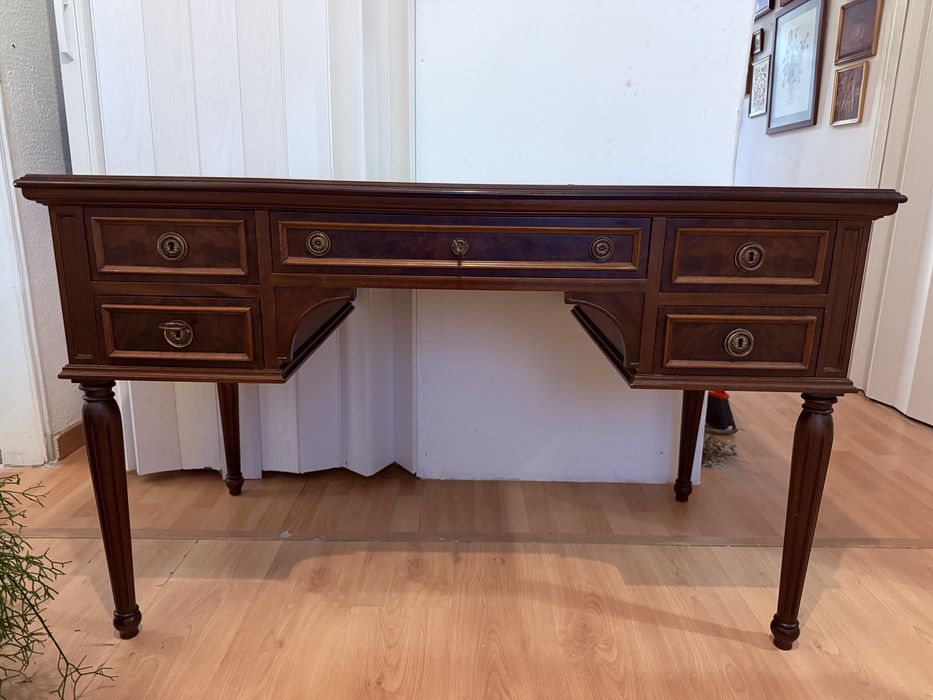 Secretaria antiga impecavel