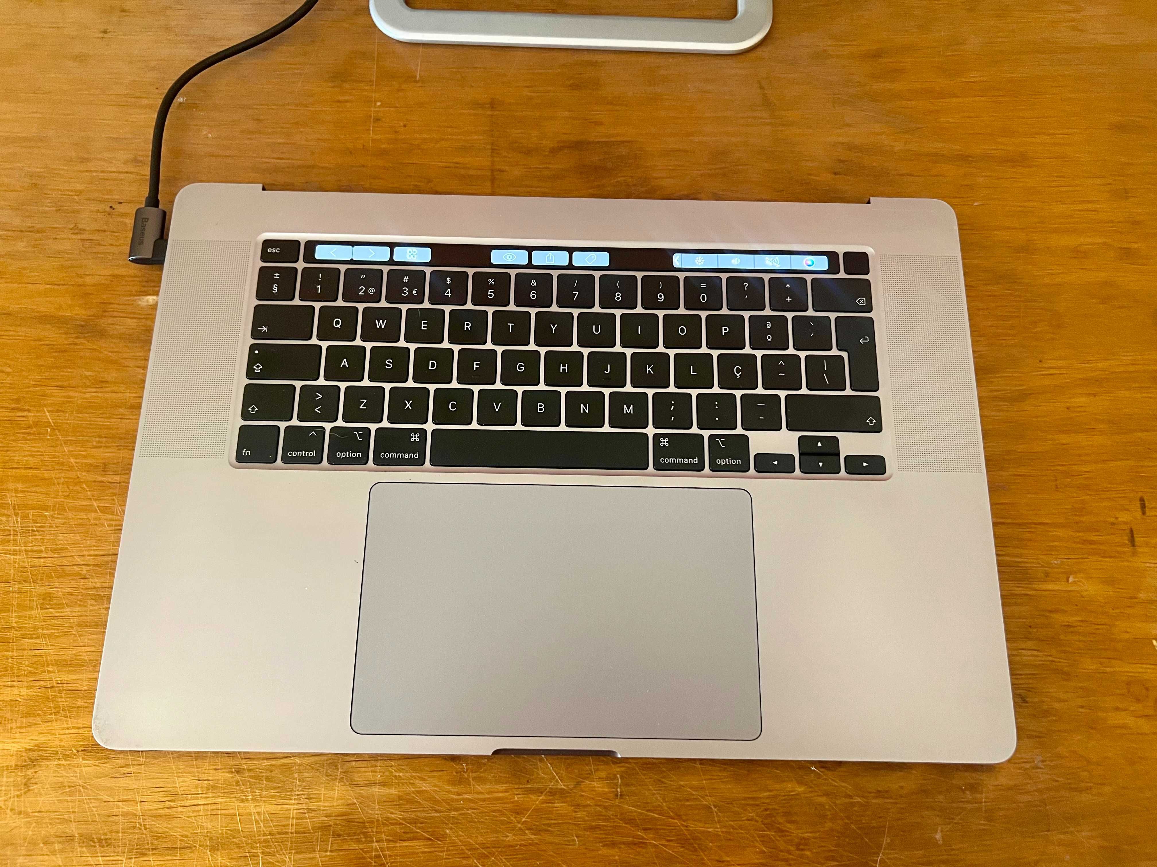 MacBook Pro 16" 2019 ( 2TB SSD / 32GB / i9 ) TOPO - Topcase sem ecrã