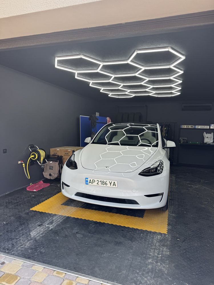 Tesla model Y новая ! Идеал.