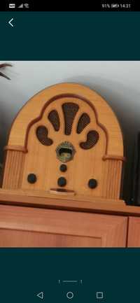 Radio w drewnianej skrzyni sprawne
