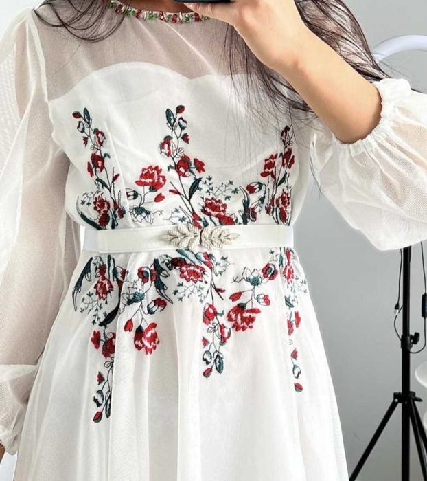 Жіноча біла сукня з вишивкою. Біле плаття з вишивкою. Біла сукня