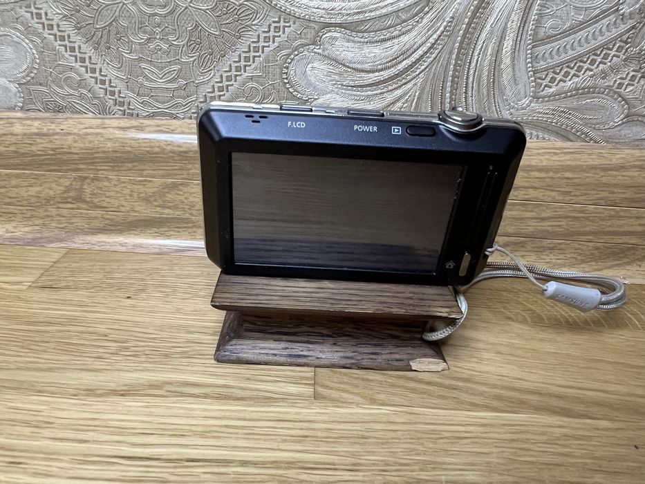 Цифровий фотоапарат Samsung ST700