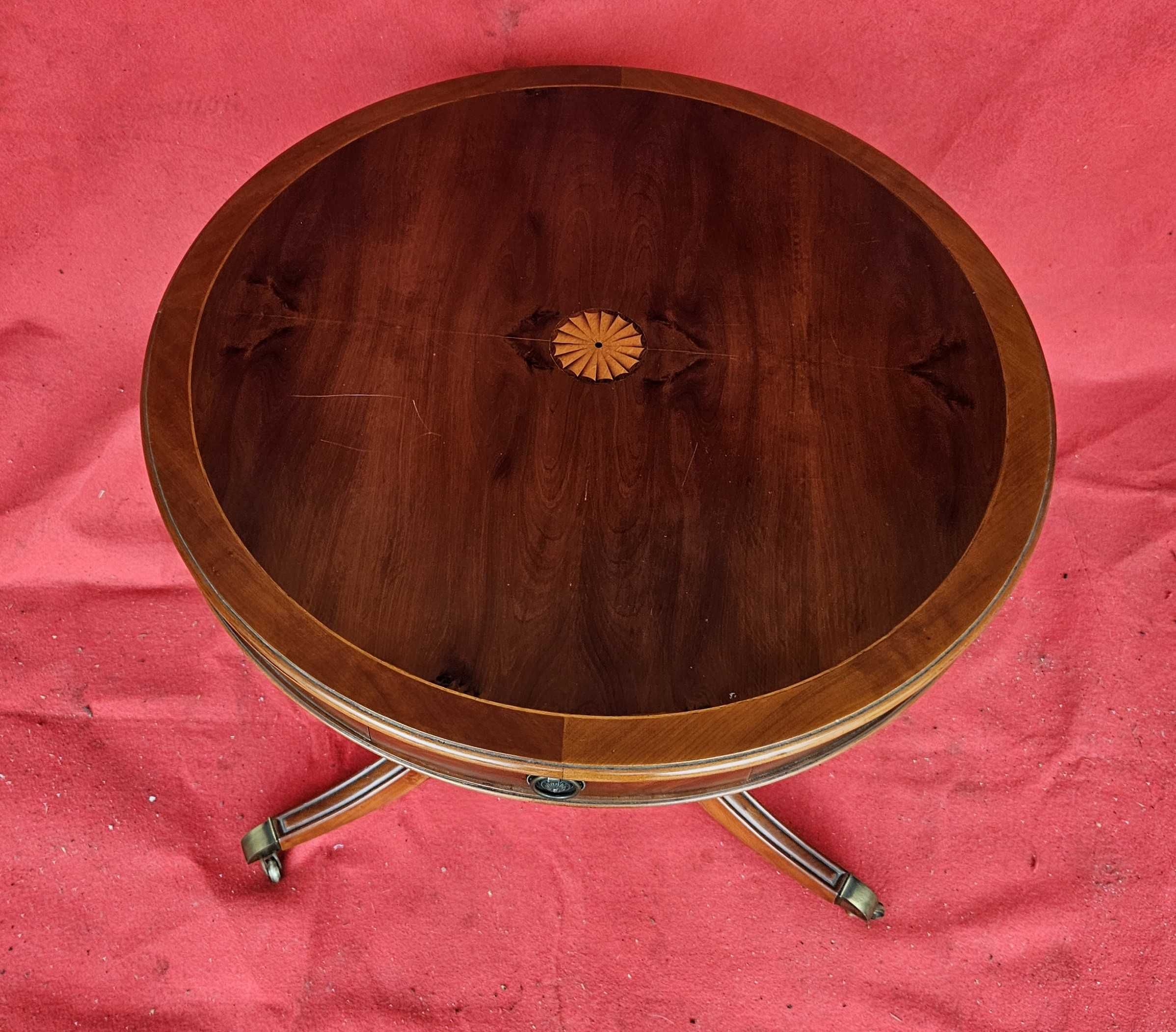Mesa de biblioteca em cerejeira