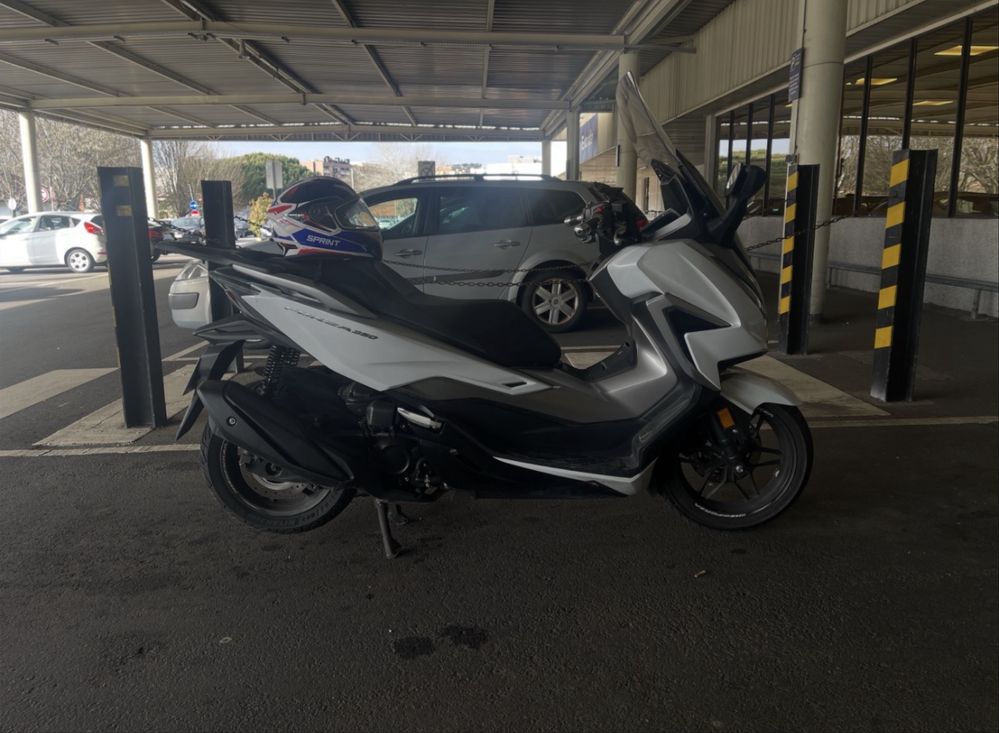Honda Forza 350 - Impecável