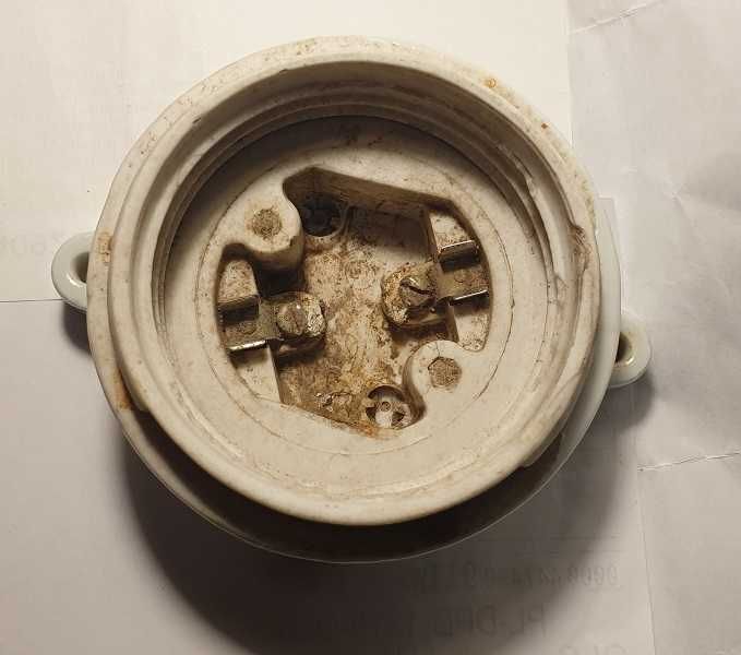 Porcelanowa oprawa lampy sufitowej
