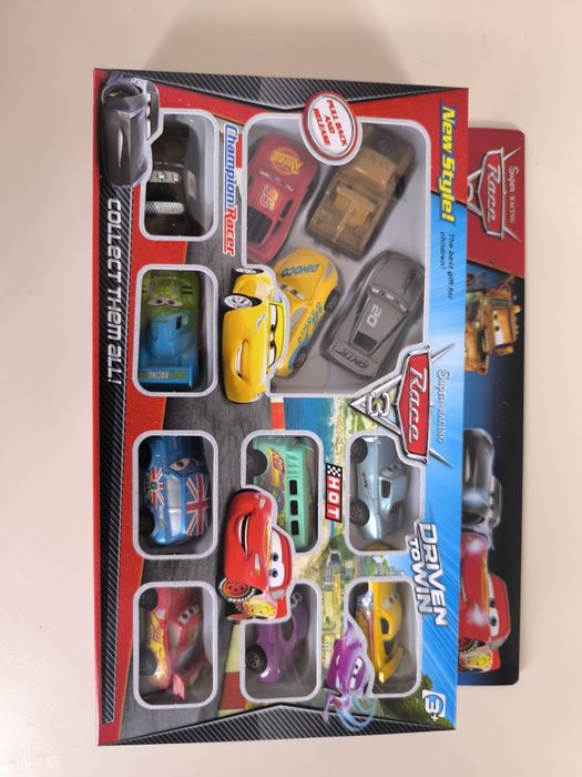 Zestaw plastikowych autek cars nowy
