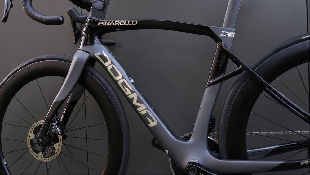 Новий шосейний велосипед Pinarello Dogma X Dura Ace Di2 (2025)