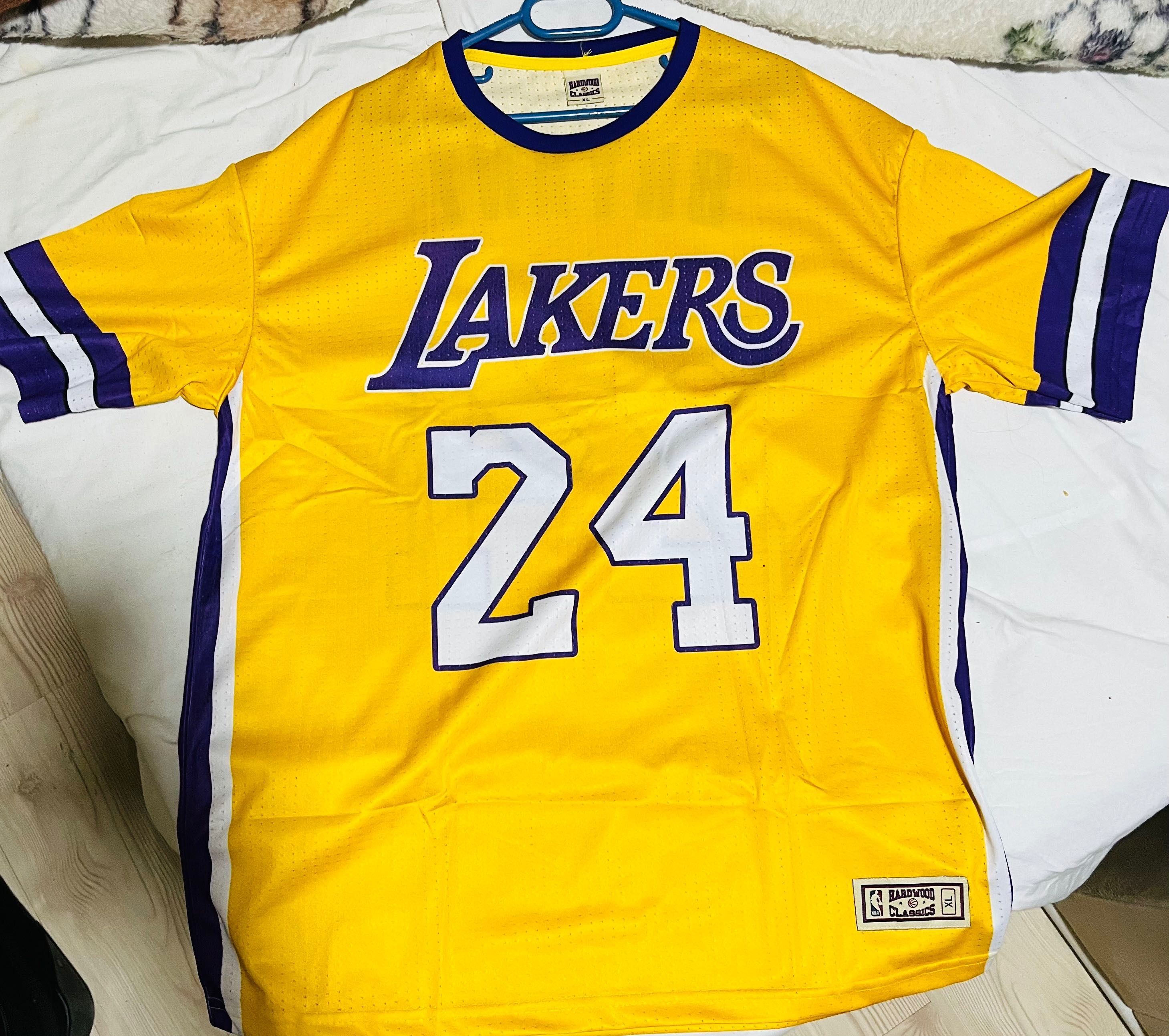 Продам футболку Lakers