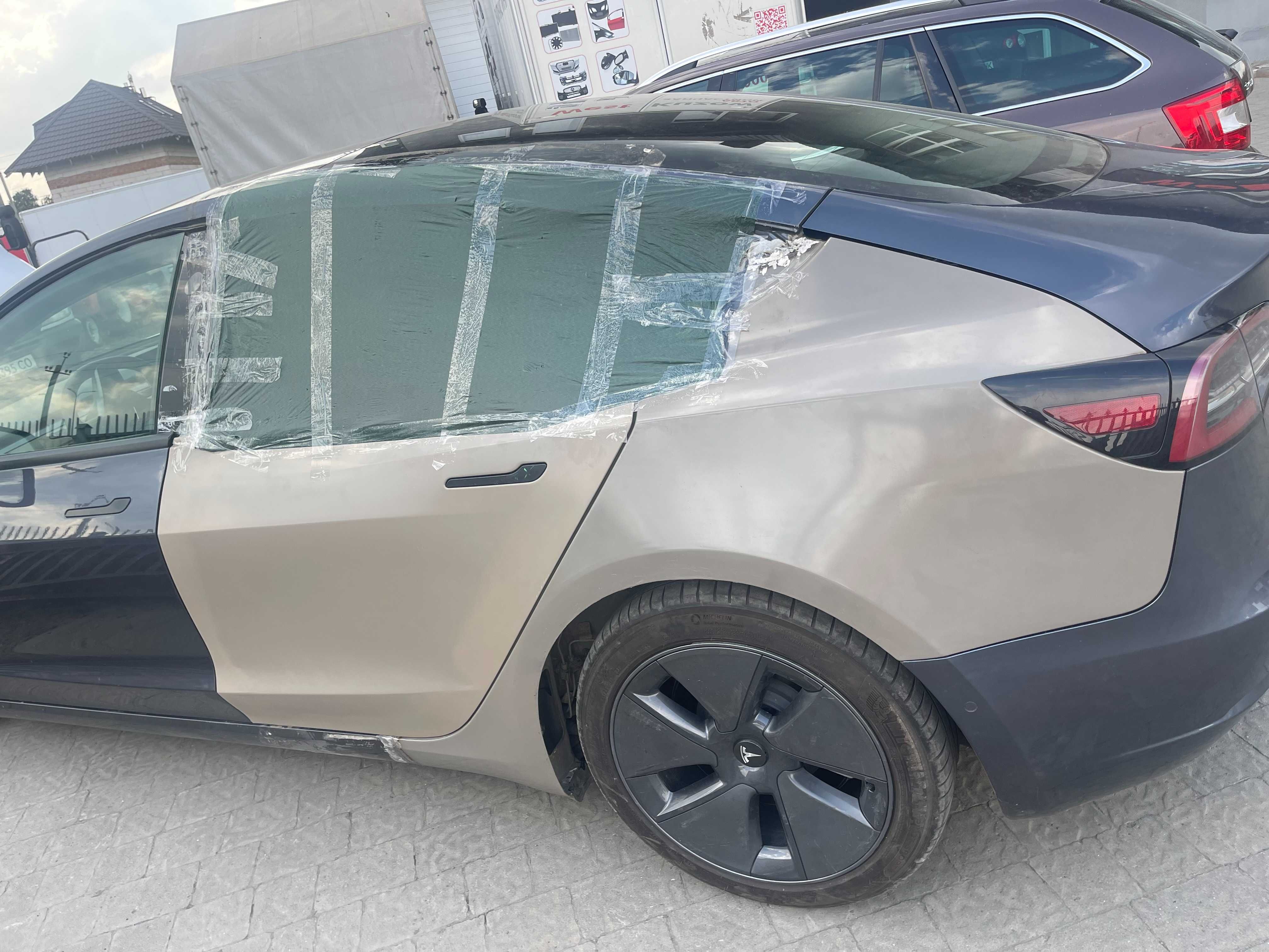 заднє крило до Tesla Model 3 з 17 року в наявності 	1073735-S0-M