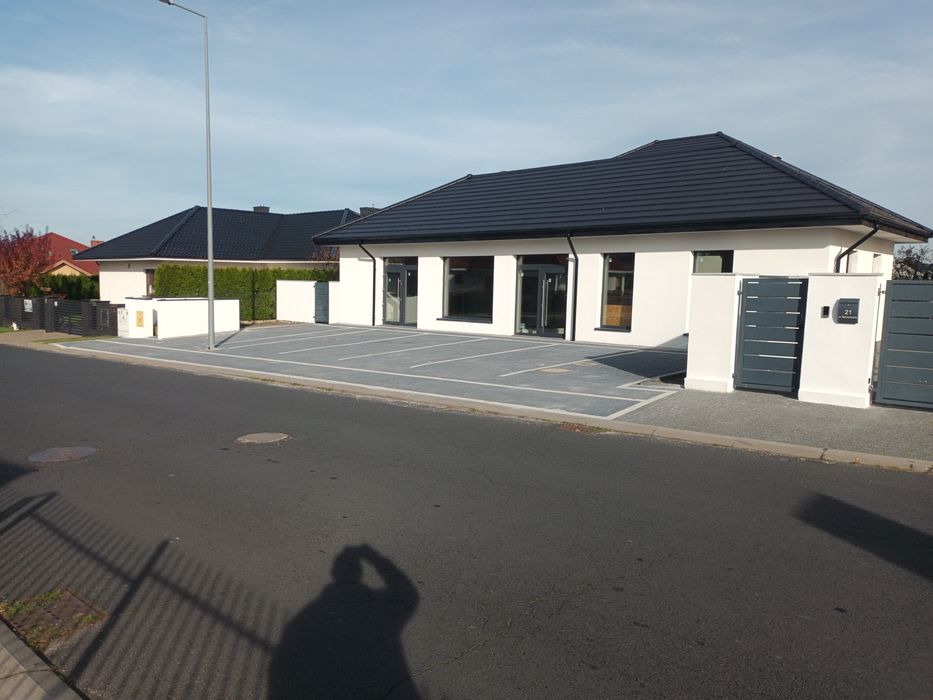 Wynajmę lokal usługowo-handlowy z parkingiem w Głogowie.