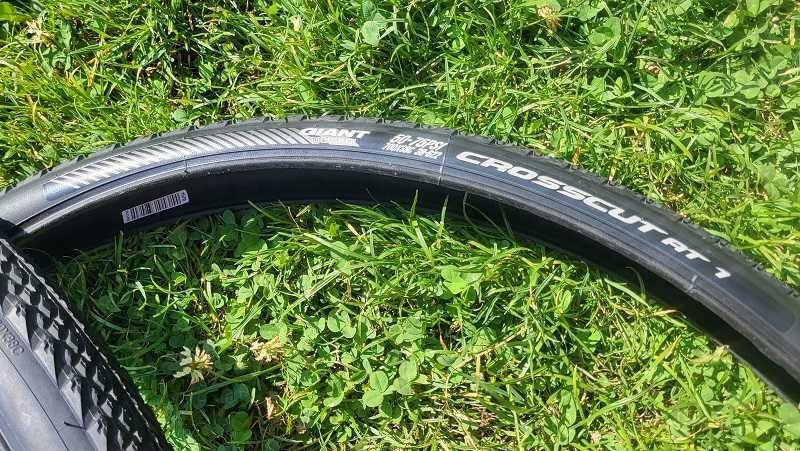 Giant opony 2szt. gravel 700x38 AT1 zwijane, jak nowe, Tubeless Ready