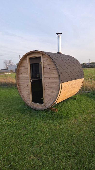 Sauna, thermwood, piec na drewno, dostępna od ręki.