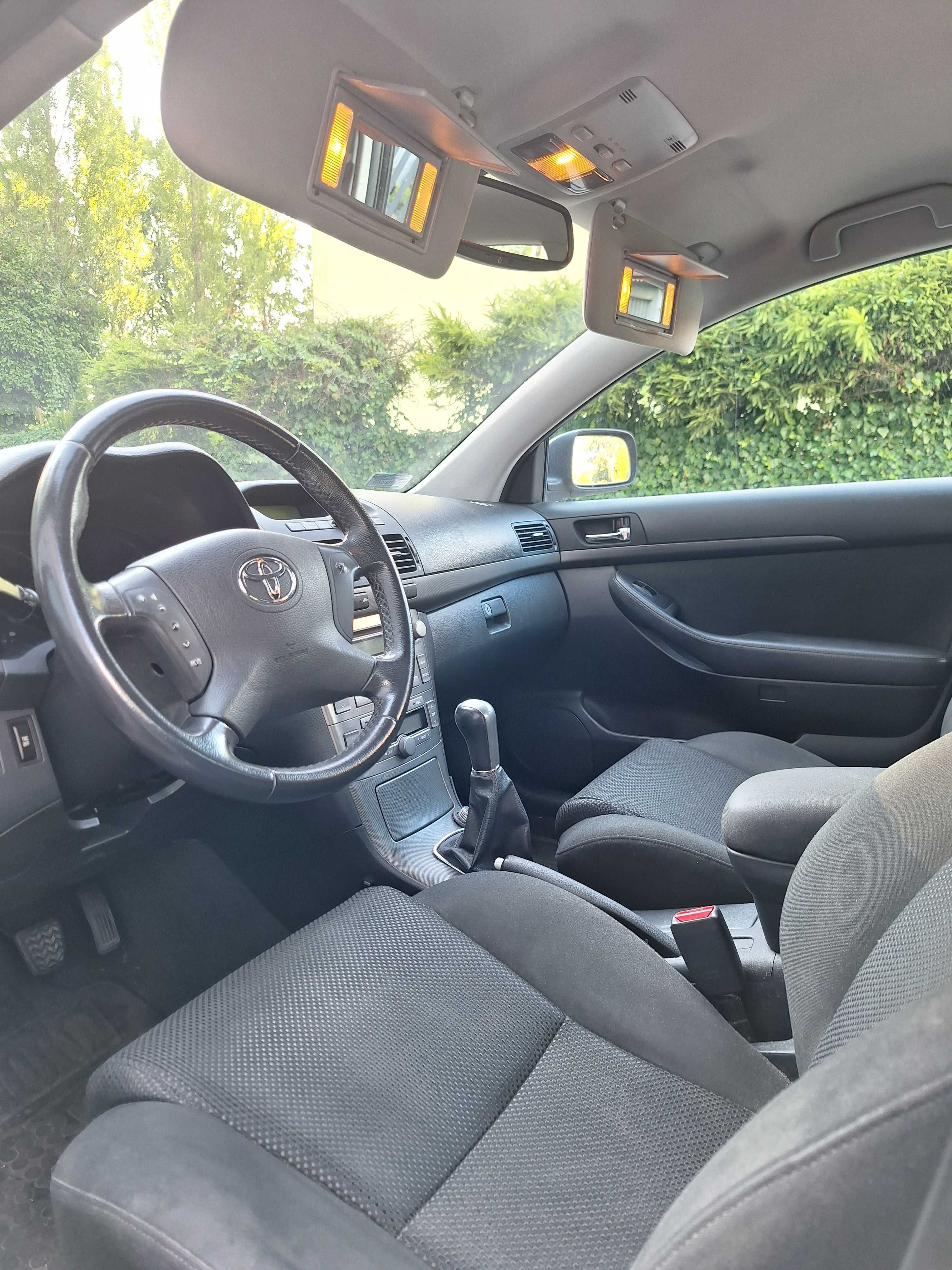 Toyota Avensis 1.8 130 KM Klimatronik,dwa komp.kół.mały przebieg