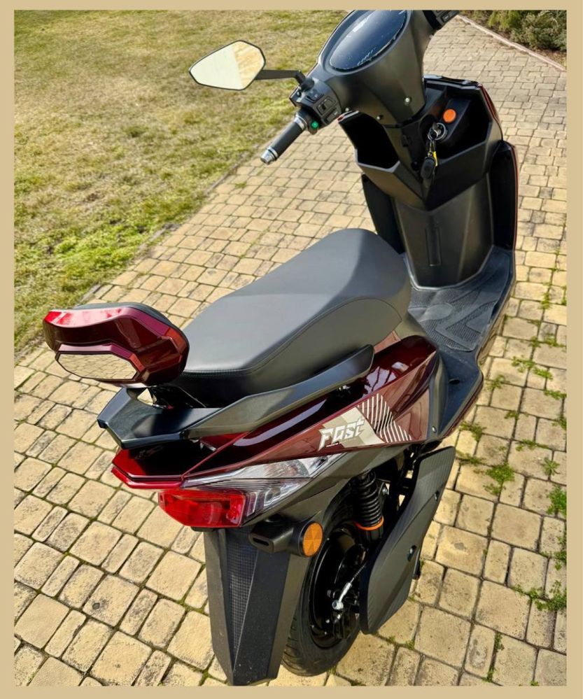 ХІТ ПРОДАЖ! В НАЯВНОСТІ! Червоний електроскутер Ares 2000Вт 80 км/год