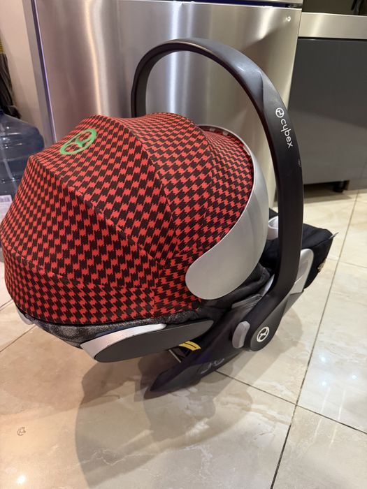 Дитяче крісло Cybex Cloud Z і size