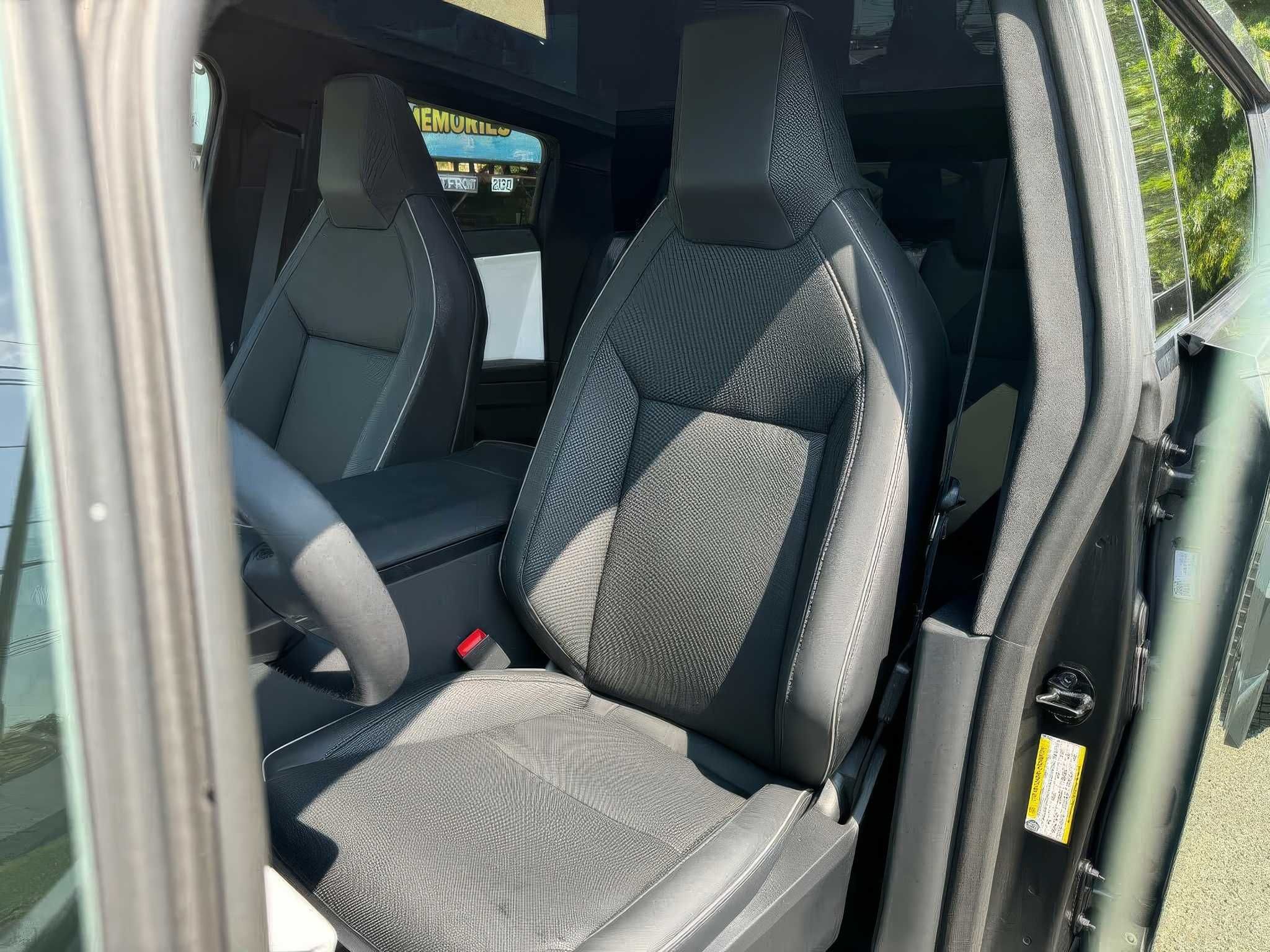 2024 Tesla Cybertruck Crew Cab